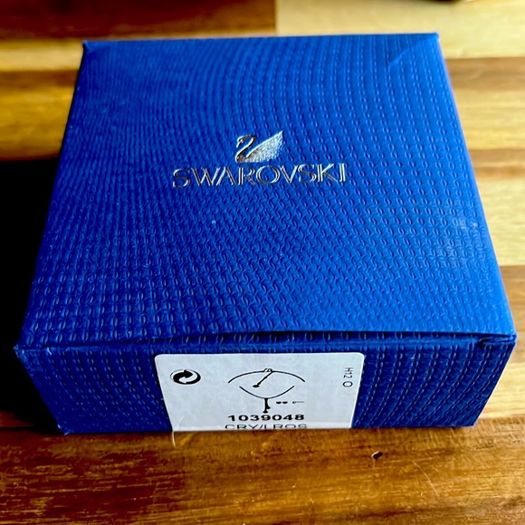 Swarovski Leslie Necklace - Picture 2 of 2